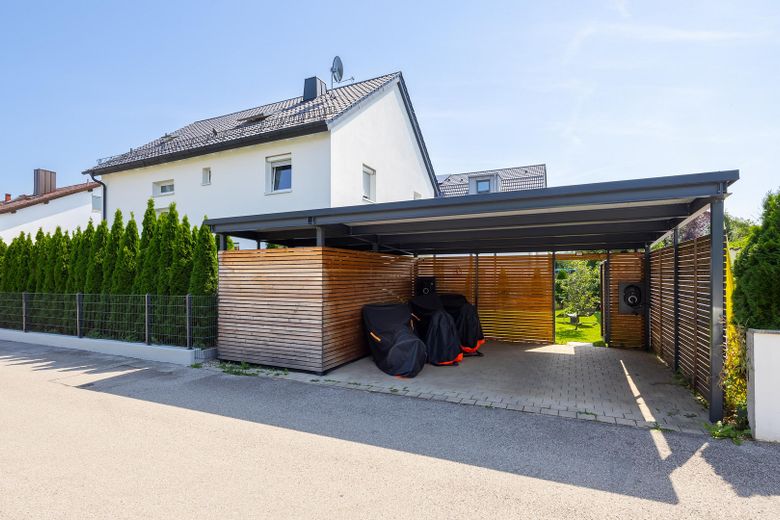 Carport mit Wallboxen