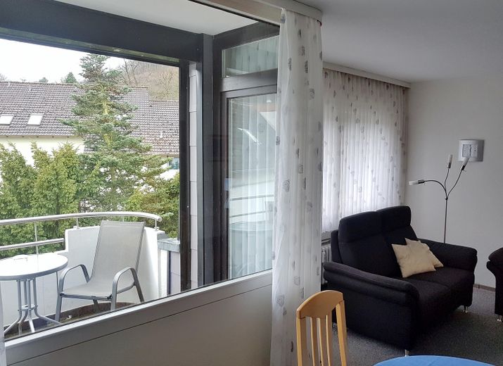 Güvenli sermaye yatırımı: Popüler bir tatil bölgesinde tam mobilyalı daire. – Zugang zum Balkon