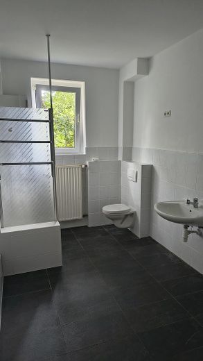 Große, bezugsfertige Wohnung - 6,5 Zimmer + 3 Stellplätze – Foto 16