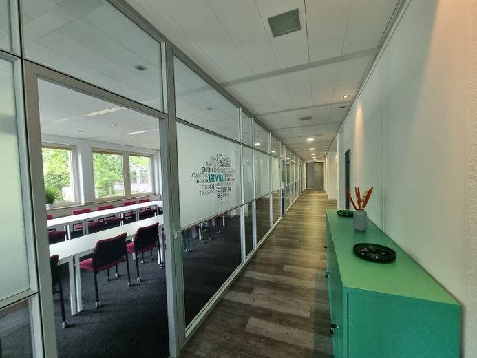 Premium Office – Sofort bezugsfertiges Büro mit Glaswänden und Top-Ausstattung – Foto 28