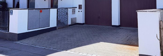 Wo Ruhe auf Stadtnähe trifft- mit sonnigem Südgarten – Haus Straßenseite