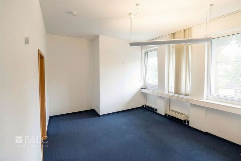 Helle Büroräume mit Entwicklungspotenzial zur Wohnnutzung – Büro Nr.5