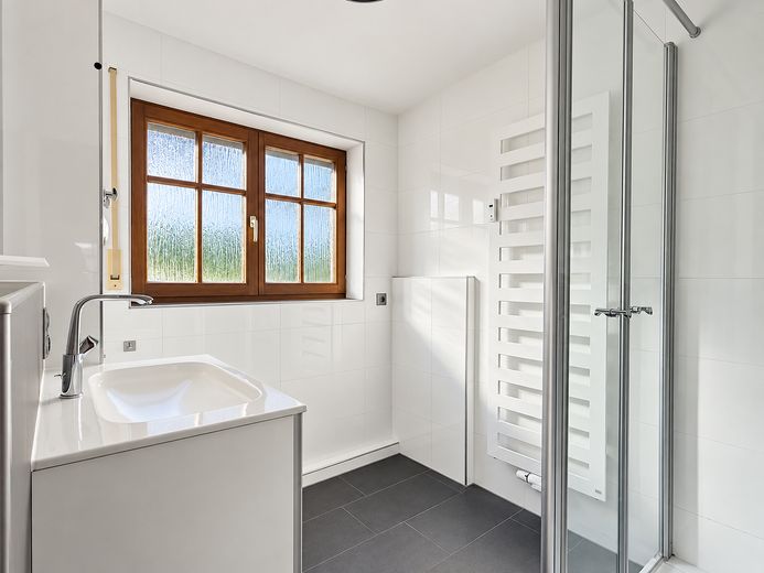 Wohnen auf zwei Ebenen – Maisonette mit hochwertiger Ausstattung und 3 Stellplätzen – Badezimmer