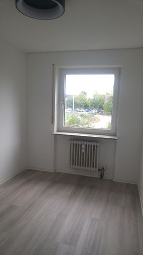 renovierte 1,5-Zi-Whg. Stadtmitte Postareal, Südbalkon, Pkw-Stellplatz – Schlafzimmer