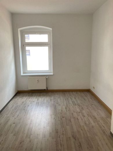 Großzügige 2-Zimmer mit Laminat, Dusche und Terrasse in ruhiger Lage! – PHOTO-2022-08-25-15-00-54