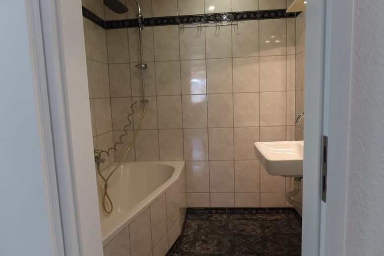Appartement 3 pièces avec balcon et place de stationnement à Niefern – Bad
