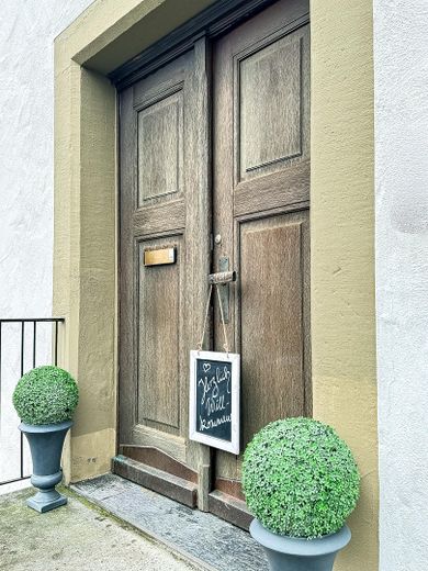 Apartament zamkowy nad Jeziorem Bodeńskim – osobne wejście, szybki internet do pracy z domu, dostępny od zaraz – Schön! historischer Eingang