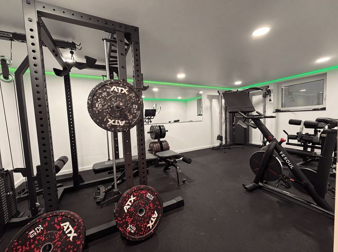 Luxus-Reihenendhaus | 225 m² | Kernsaniert 2025 | Klasse A+ | PV + Swim Spa – Fitnessraum KG