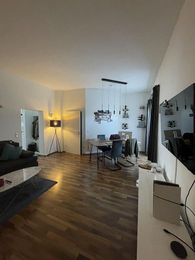 Tisch und Lampe kann übern. we