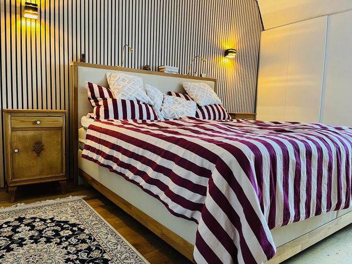 3-Zimmer-Maisonette mit Süd-West-Loggia & Blick über Nürnberg – Schlafzimmer
