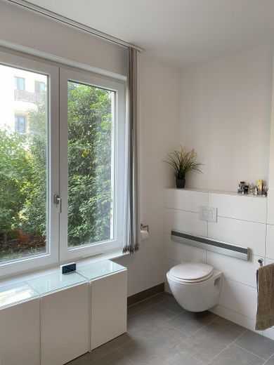Neubauwohnung von Privat, barrierefrei mit Fußbodenheizung, SmartHome, eigenem Garten und Balkon – Bad