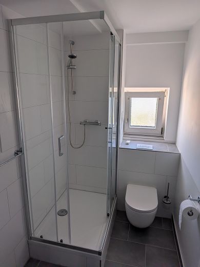 First occupancy after complete renovation: Modern shared apartment rooms (all-inclusive 550€) – individually or as a group of 4 – Bad