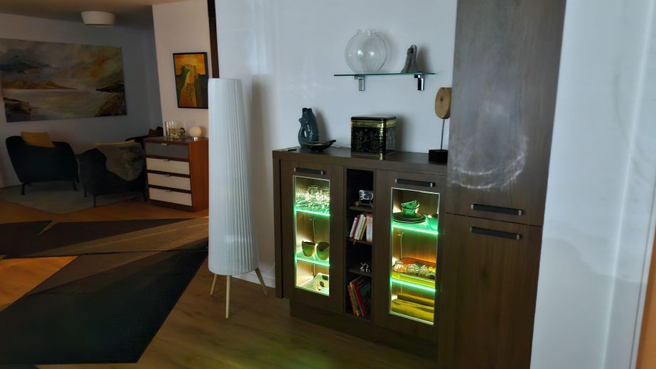 Eigentumswohnung in ruhiger, stadtnaher Lage bei geringsten Energiekosten und höchstem Wohnkomfort – Apothekerschrank u. Anrichte