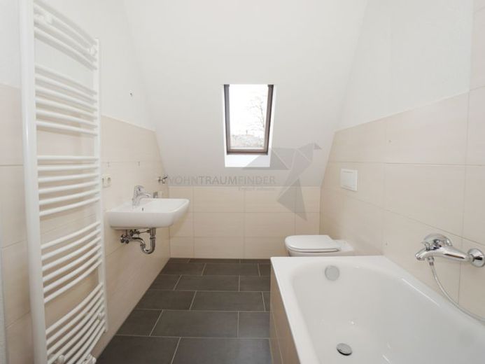 Schöne 2-Zimmer-Dachgeschoss-Wohnung mit Tageslichtbad am Schlobigpark – Foto 1