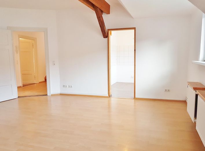Maisonette mit Dachterrasse in centrumsnaher Anliegerstrasse – Zimmer I