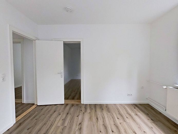 **Herbstliche Ersparnis: 1 NKM FREI** Modern und gemütlich: Schicke 3-Zimmer-Wohnung mit Tageslichtbad – Ansicht II: Wohn- und Esszimm…