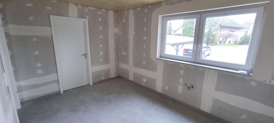 Küche mit Abstellraum