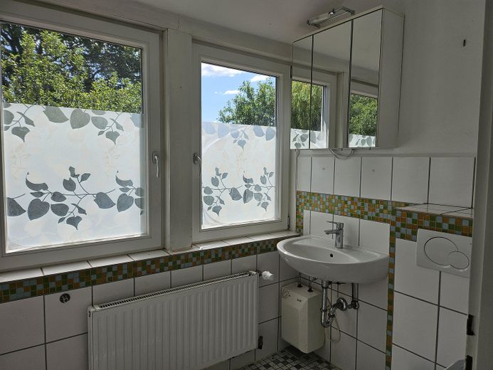 Bauernhaus mit bezauberndem Garten – Badezimmer DG