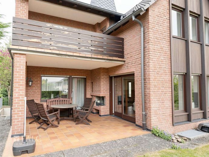 Hier lohnt sich auch ein zweiter Blick – Terrasse - (KI generiert)