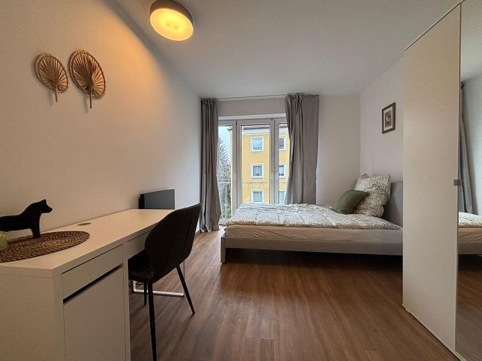 Neuwertiges WG Zimmer in Milbertshofen – Zimmer