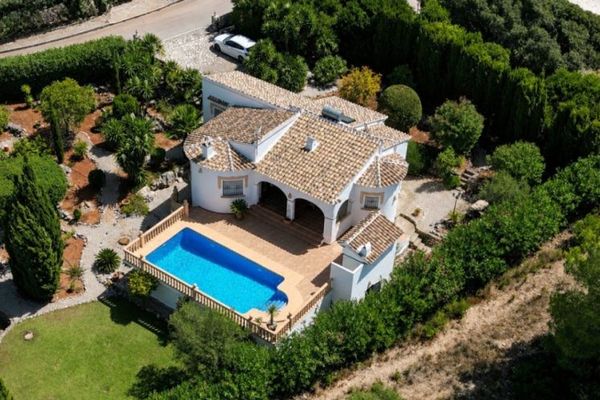 Mediterrane Traumvilla mit Meerblick, Pool und Heizung in ruhiger Lage von Ràfol de Almúnia