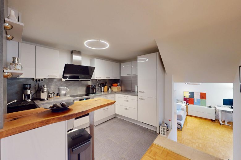 Céntrica y tranquila en Schwabing: Bonito apartamento con 2 balcones, ascensor y cerca del Englischer Garten – Küche