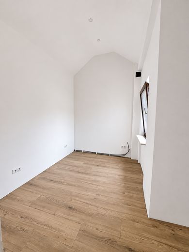 Provisionsfrei: Möblierte WG-Wohnung in Nürnberg-Südstadt | 6,0 % Rendite | Erstbezug – Schlafen 2