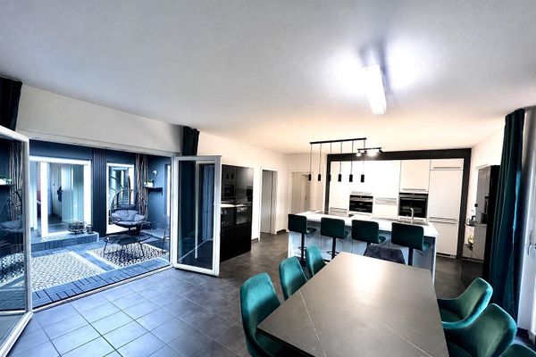Einfamilienhaus| Außergewöhnlicher Atrium-Bungalow | A+ Energieeffizienz | barrierearm | von PRIVAT