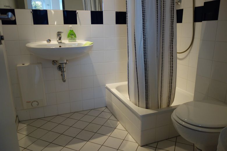 Zimmer für Studenten nahe TU Braunschweig; ca. 25m²; eigenes Bad – Bad im eigenen Zimmer