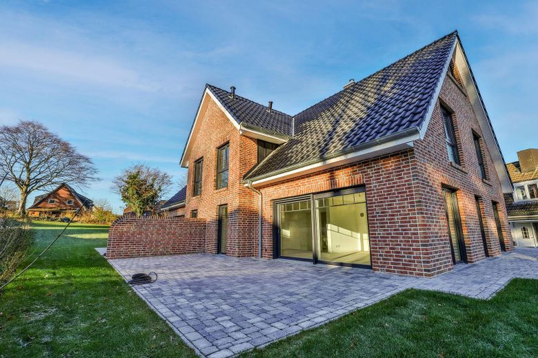 Neubau-Doppelhäuser in Scharbeutz-Klingberg – Traumlage am See, nur wenige Minuten zur Ostsee! – Terrasse vorderes Haus