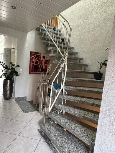 Granittreppe Haus ins OG