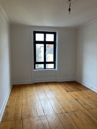 परिष्कृत पुराने भवन का अपार्टमेंट। नवीनीकृत। – Arbeitszimmer