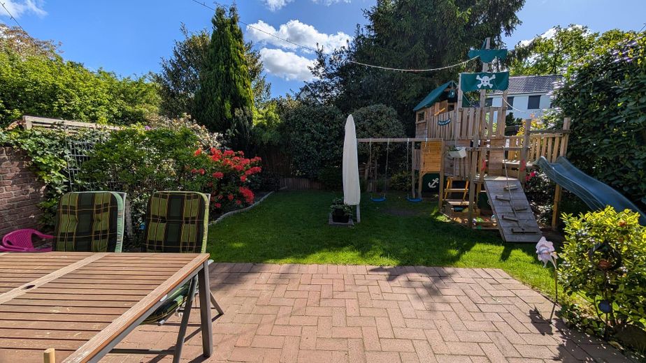 Family idyll in a quiet location (house no commission, energy class A) – Garten aus Terassensicht