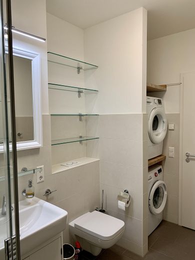 Möbilierte komfortable Wohnung am Wissenschaftsstandort Berlin-Adlershof – Bad/Waschmaschine/Trockner