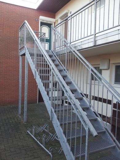 Außentreppe zur Wohnung