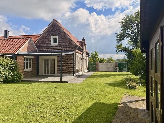 PROVISIONSFREI * HISTORISCHER CHARME & NEUBAUKOMFORT * A+ EFFIZIENZ * BAUERNHAUS AUF HOFANLAGE – Gartenidyll pur