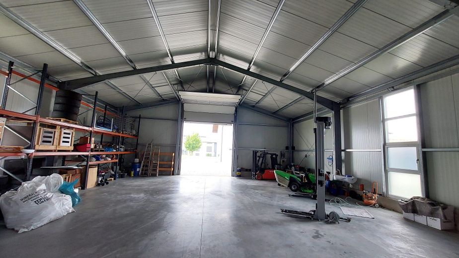 Lagerhalle Richtung Westen