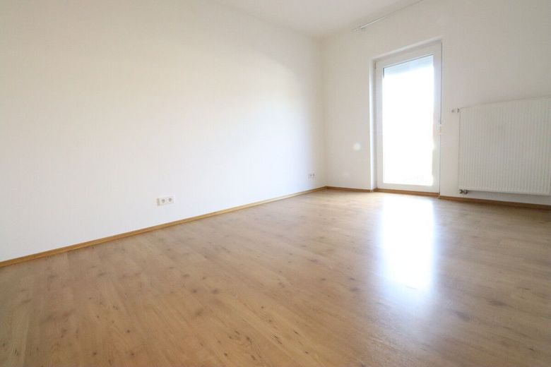 Mörse + + viel Platz + + 5 Zimmer + +  2x Balkon + + Carport + + Keller – Zimmer 3