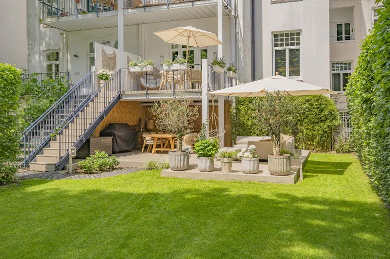 Garten mit diversen Terrassen