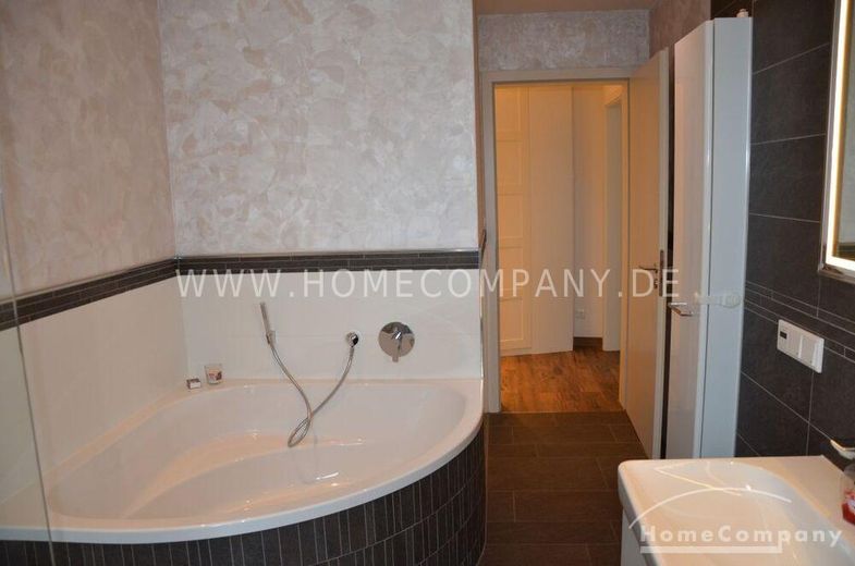 Schöne, geräumige 4 Zi.Whg., möbliert, mit Balkon. – 44e4f1d493473c2d8d4ea434a6aaa431a9dbeb3b.jpg