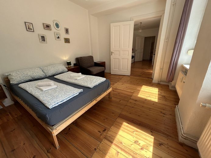 Großzügiges Helmholtzkiez-Apartment im Loft-Stil mit separatem Schlafzimmer, bezugsfrei – Foto 3