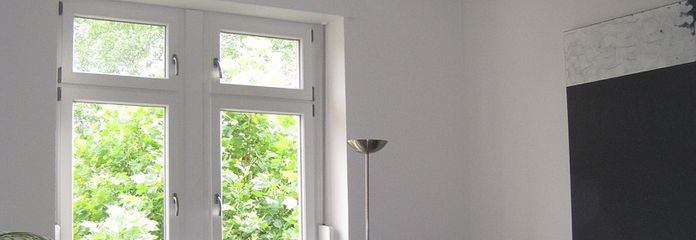 Hochwertig sanierte 3-Zimmer-Altbauwohnung (ca. 75 m²) in zentraler Lage der Weststadt! – Wohnzimmer