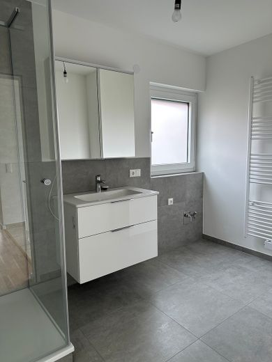 Badezimmer mit Dusche (OG)