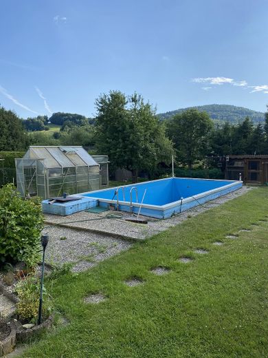 Pool und Treibhaus
