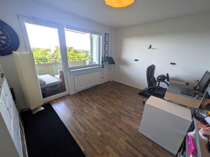 sanierte 3-Zimmerwohnung mit sonnigem Balkon & Stellplatzmöglichkeit☀️ – Büro / Kinderzimmer mit Balkon