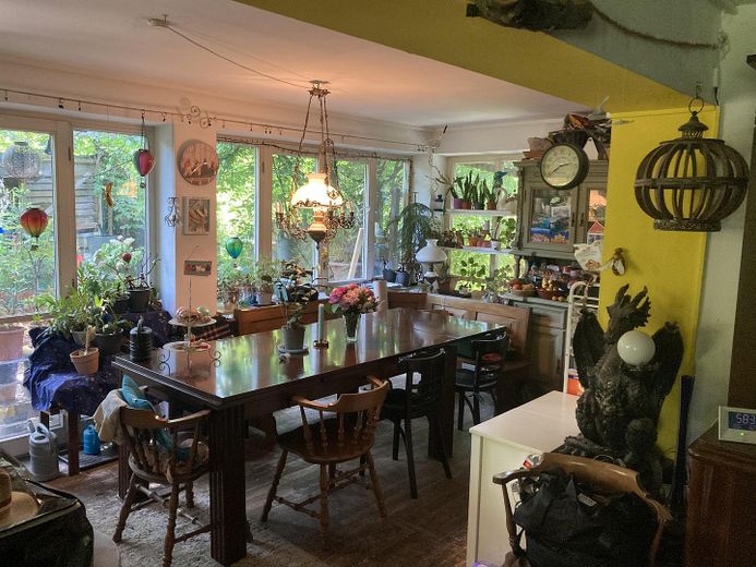 منزل متين لأسرة واحدة إلى أسرتين على قطعة أرض مساحتها 1.078 م² – Eszimmer / Wintergarten EG