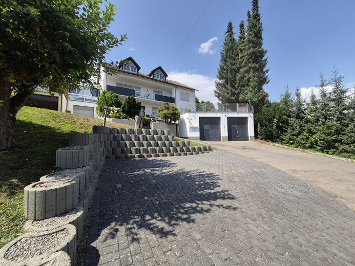 Außergewöhnliches Mehrfamilienhaus mit Aussicht und Ausblick – फोटो 1