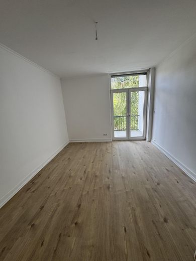 Hochwertig sanierte 3-Zimmer-Altbauwohnung mit EBK und Balkon in Bestlage des Johannesviertels – Schlafzimmer