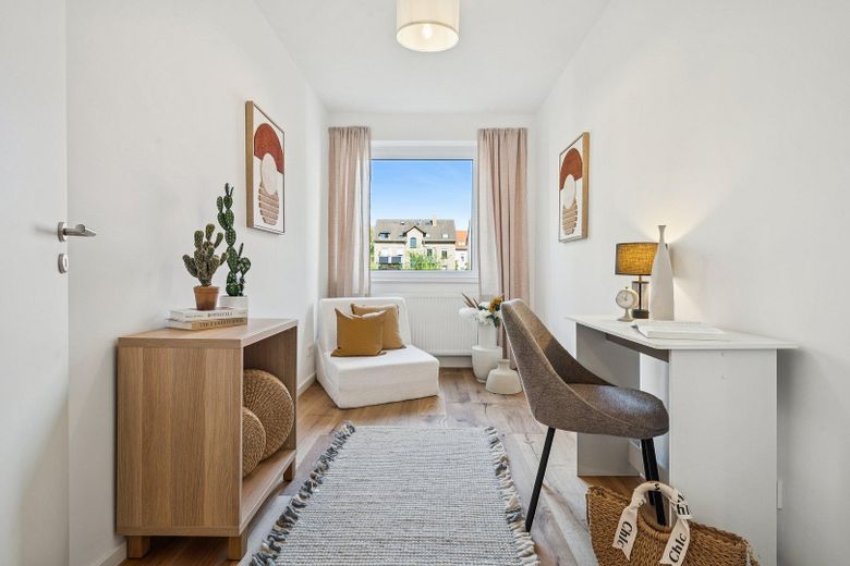 PROVISIONSFREI - FRISCH SANIERTE 3-ZIMMER-WOHNUNG MIT BALKON & EICHENPARKETT – Arbeitszimmer