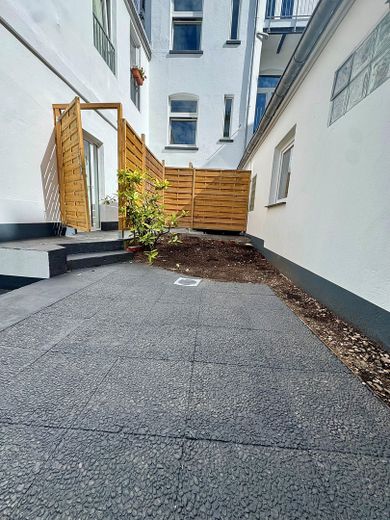 Exklusives Hinterhof-Loft mit Garten, Terrasse & Galerie | Erstbezug | Flingern – Terrasse und Garten 